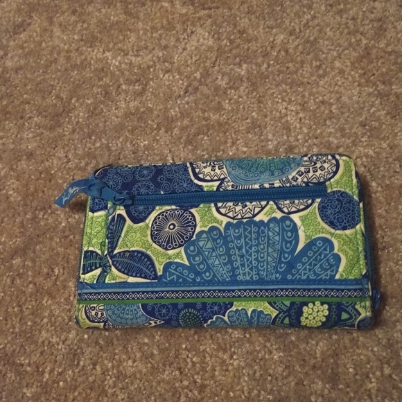 Vera Bradley Turnlock Wallet!! - Picture 2 of 3
